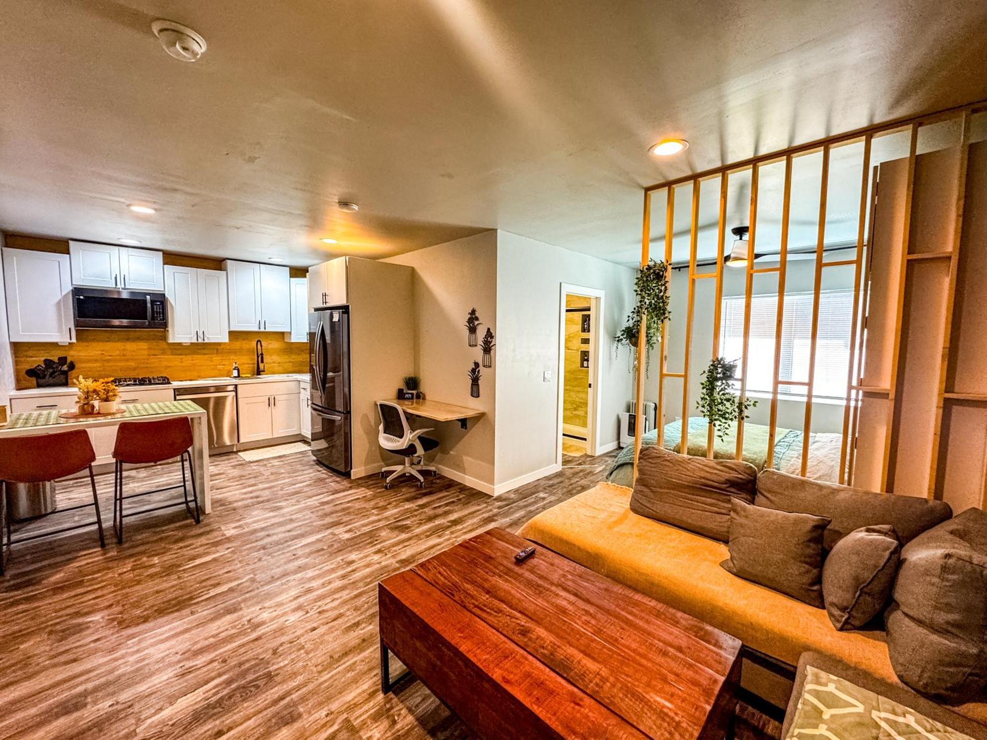Private-Suite, Kitchen, Laundry, Rainfall Shower, 4Ktv Эль-Сентро Экстерьер фото